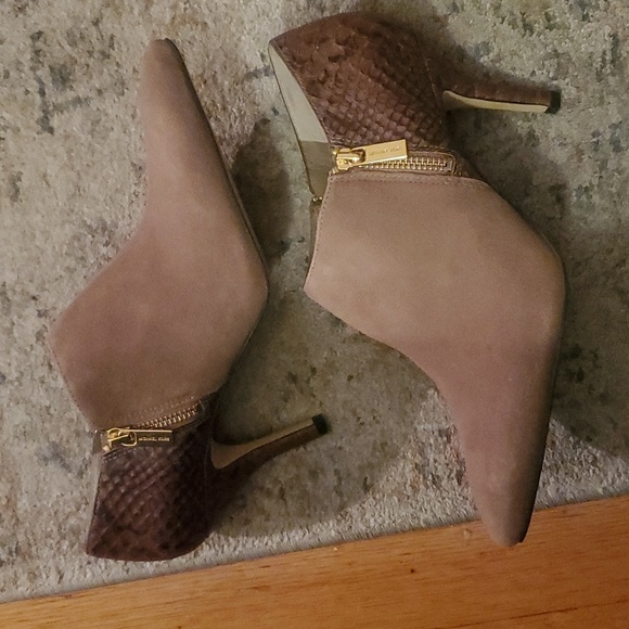 Michael Kors Clara Mid Bootie Size 9 - Picture 2 of 12